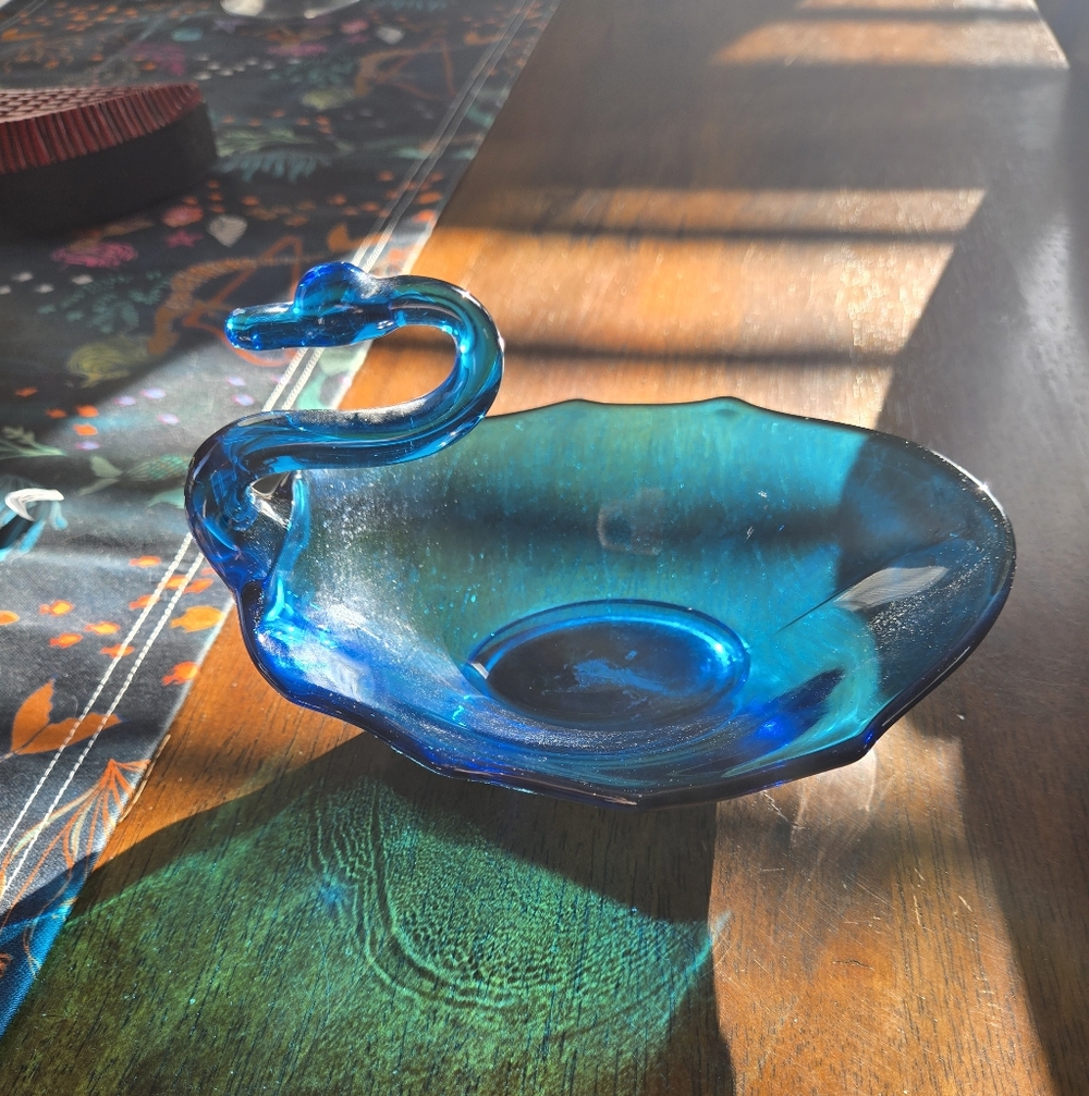 Blue Glass Swan Dish - Elegant Decorative Bowl